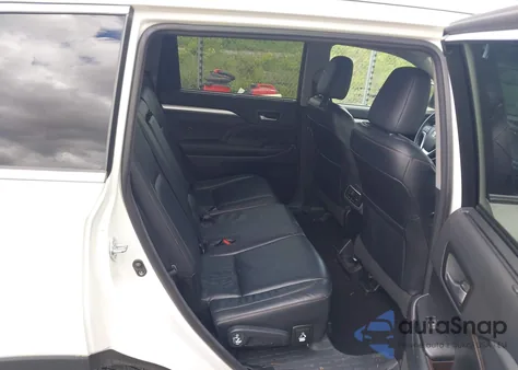 2016 Toyota Highlander Xle V6 z USA, uszkodzony, nr VIN 5TDJKRFH6GS260362